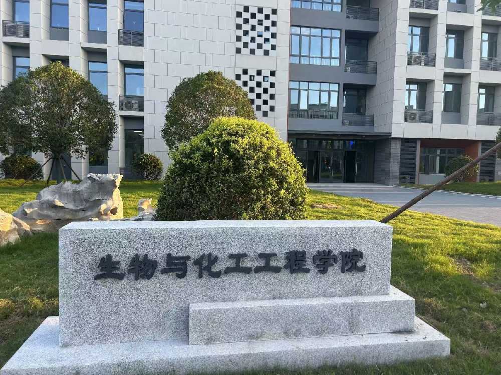南明区扬州职业大学体育场高杆灯项目